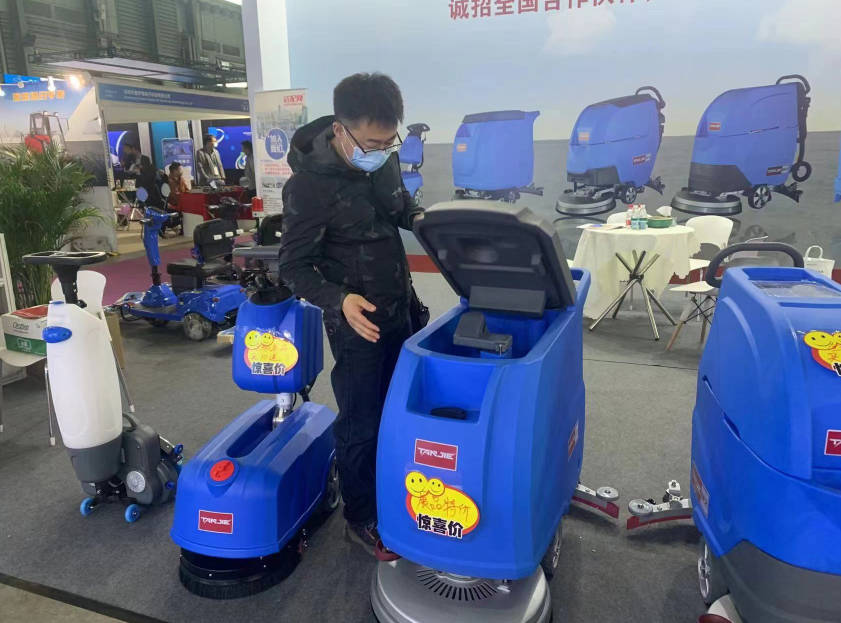 喀什坦洁洗地机公司致力于电动洗地机的生产、销售和服务百家